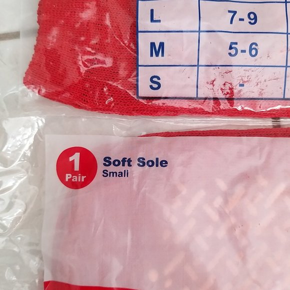 3 PAIRS OF HOSPITAL  DOUBLE SIDED NON-SLIP RED SOCKS  DYNAREX   NEW - Picture 3 of 3